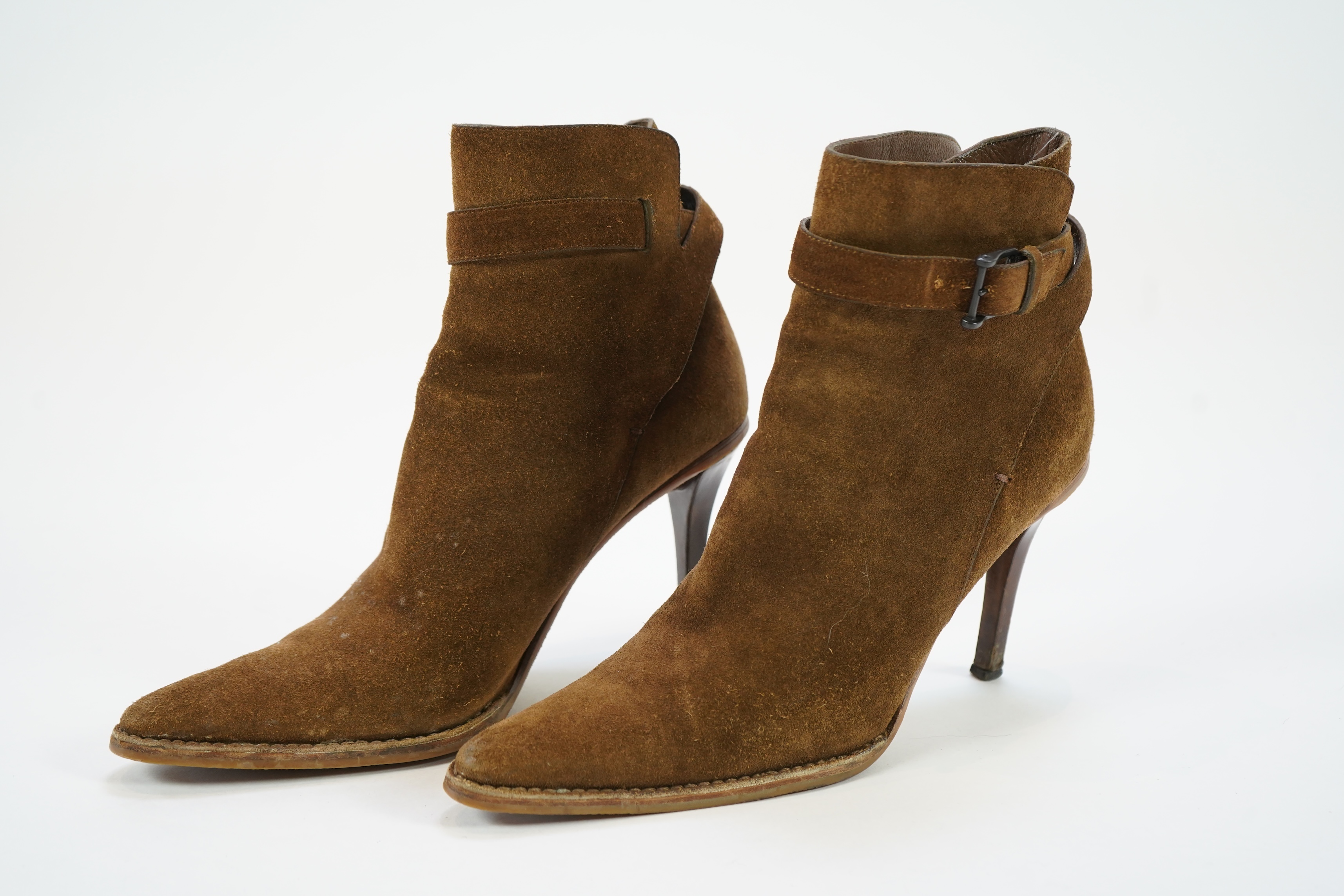 A pair of brown suede Gucci heeled ankle boots with buckle detail. size EU 40.5 (UK 7.5)